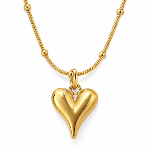 Close-up of the Solid Heart Pendant Necklace