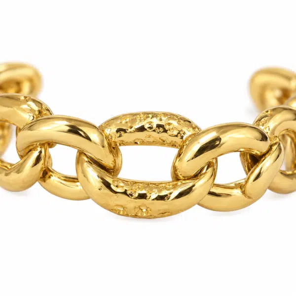 Close-up of the Textured Chunky Link Bracelet